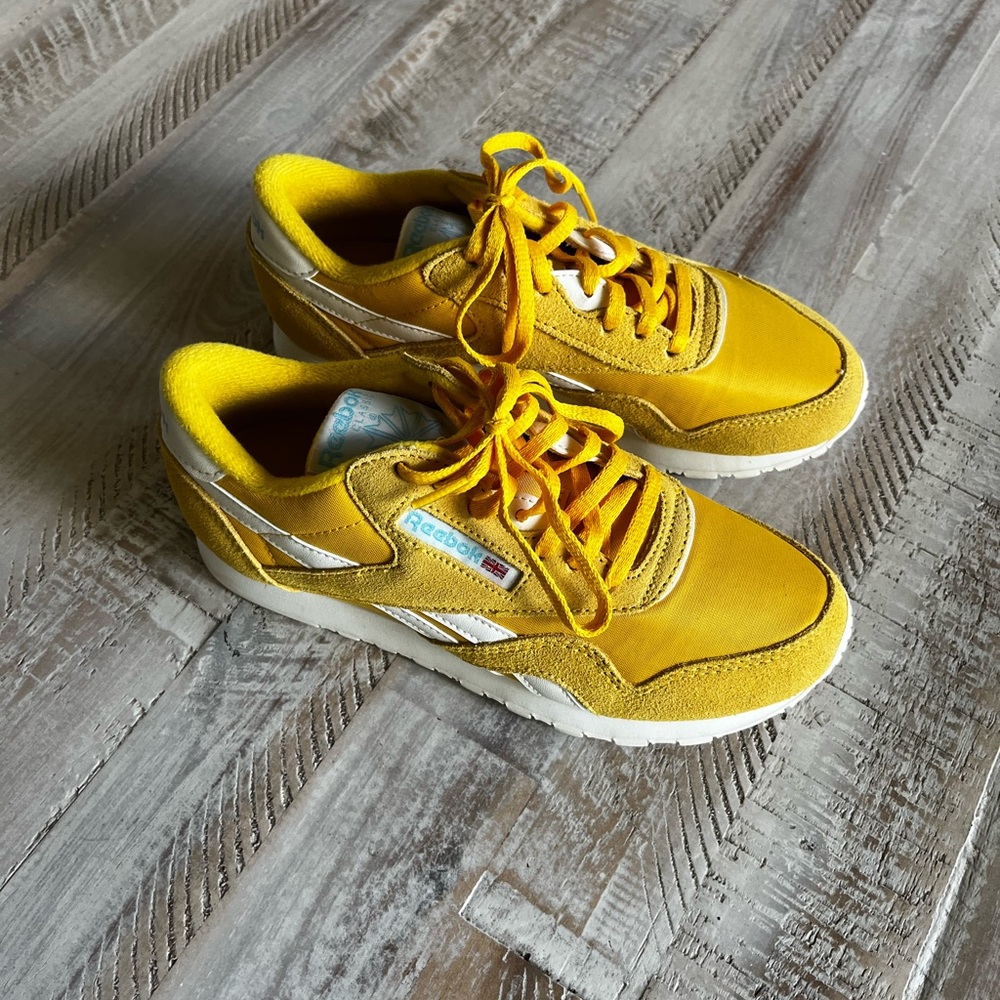 Reebok Classic Yellow Sneakers size 6.5 - Picture 2 of 5